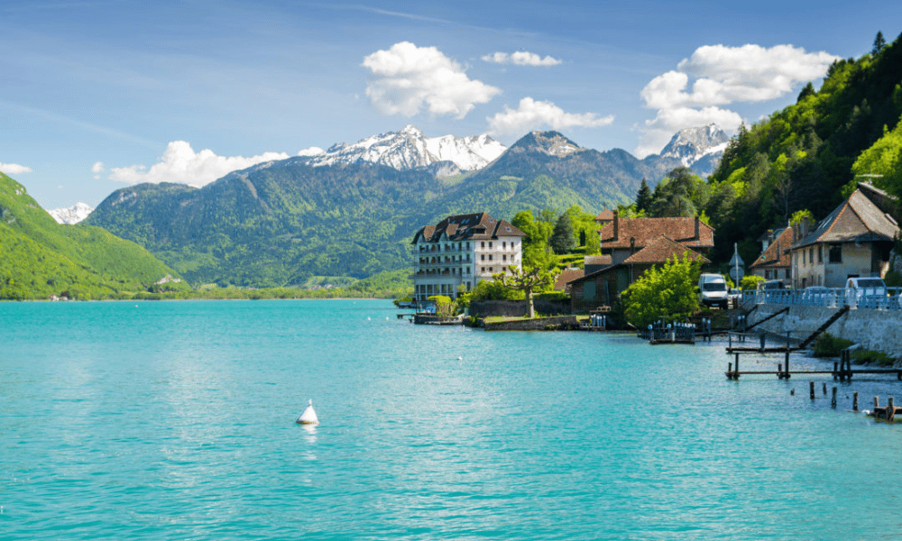 Visiter Annecy et son lac sans voiture